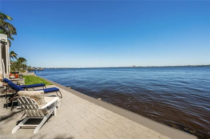 CAPTAIN'S WALK W/RIVER VIEW