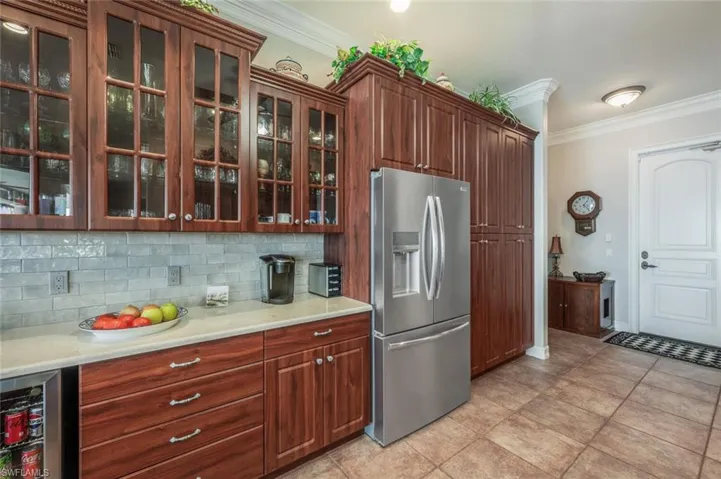 KITCHEN W/CHERRY WOOD CABINETRY
