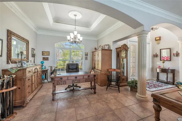 DEN W/TRAY CEILING