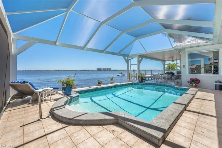 POOL FACING RIVER