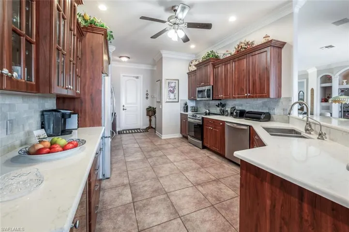 KITCHEN W/GRANITE COUNTERTOPS