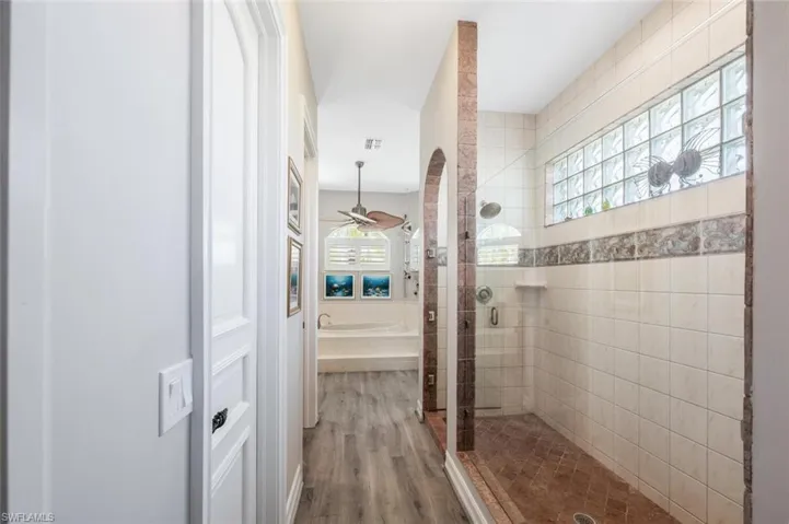 OWNER'S ENSUITE BATHROOM W/LARGE WALK-IN SHOWER
