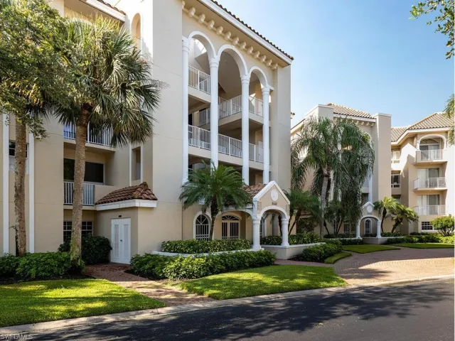 View of apartment building / complex