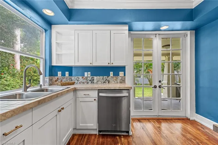 Bright Kitchen