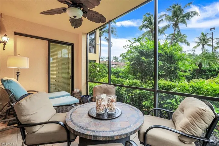 Sunroom with ceiling fan