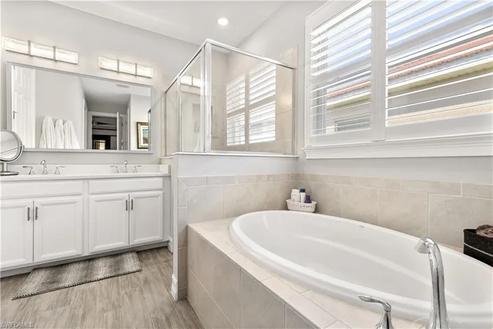 2913  Royal Gardens  AVE, Fort Myers, FL 33916