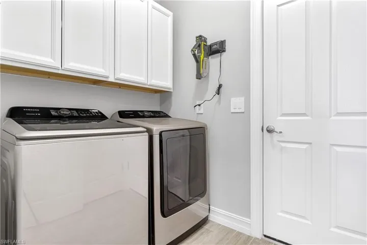 2913  Royal Gardens  AVE, Fort Myers, FL 33916