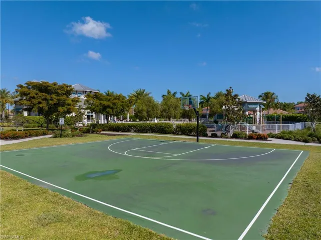 2913  Royal Gardens  AVE, Fort Myers, FL 33916