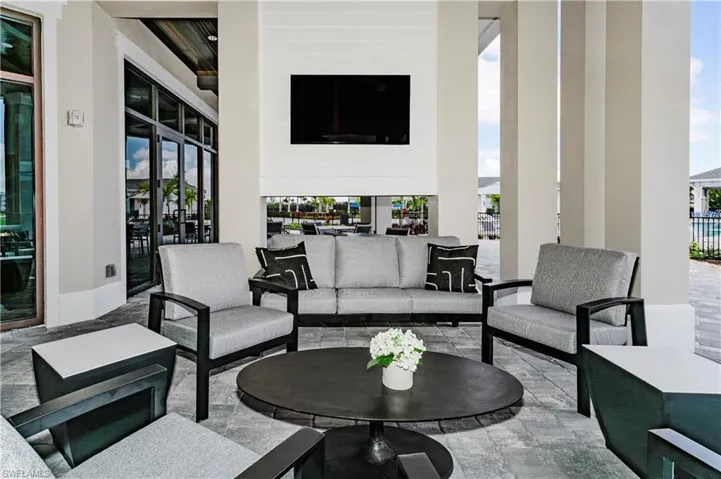 The National Clubhouse Outdoor Dining