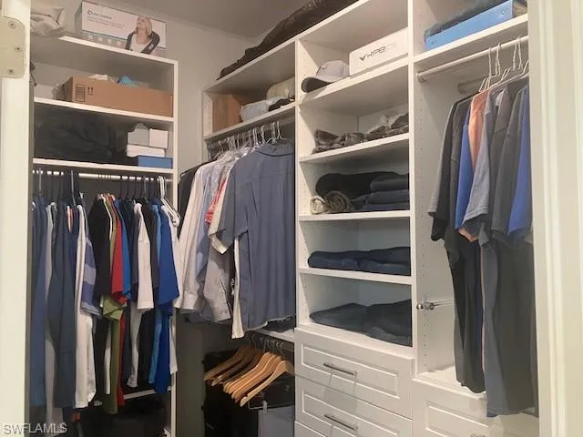 Main bedroom walk-in closet