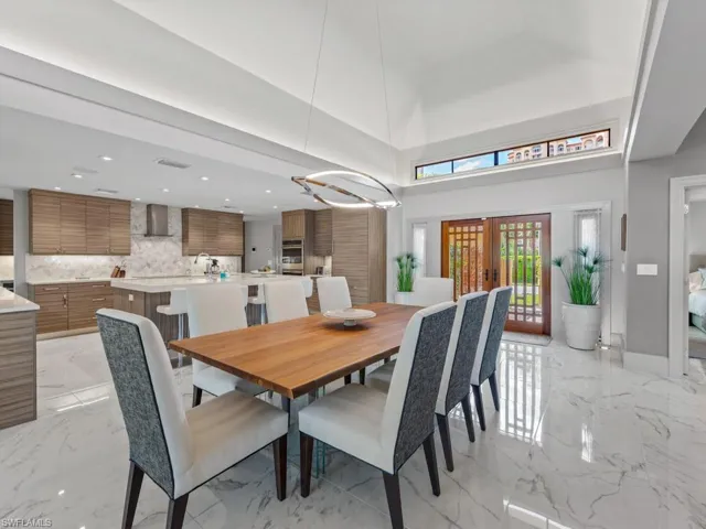 Spacious dining area with 14' volume ceiling