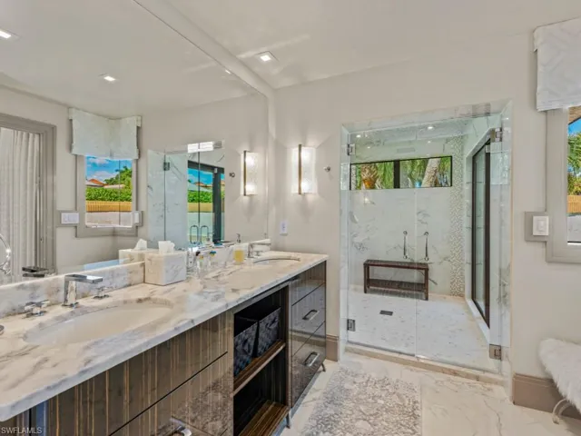 Dual sinks, quartzite countertops,