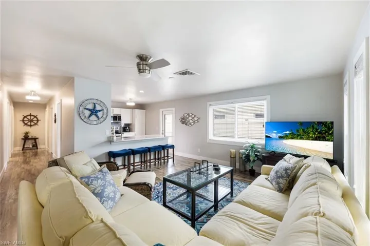 645 101st Ave N, Naples, Florida 34108