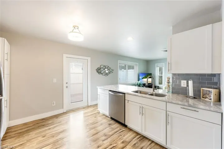 645 101st Ave N, Naples, Florida 34108