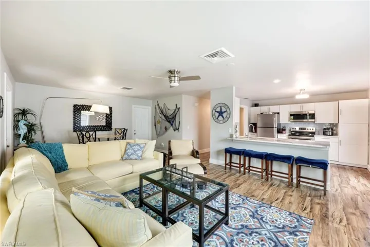 645 101st Ave N, Naples, Florida 34108