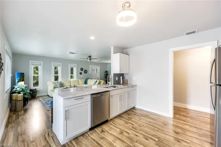 645 101st Ave N, Naples, Florida 34108