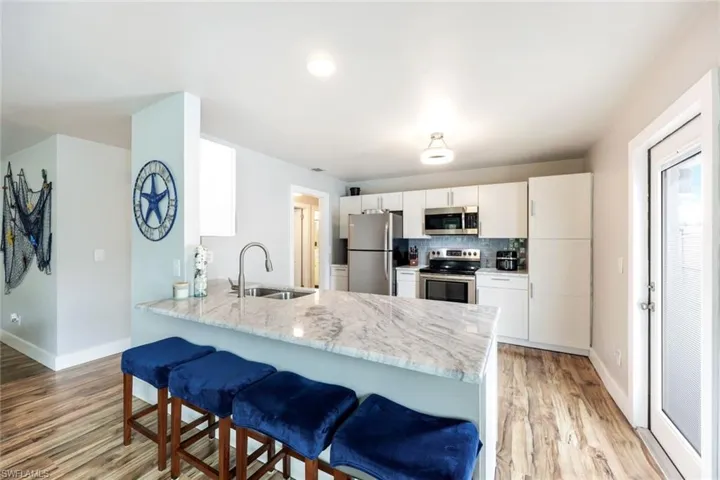 645 101st Ave N, Naples, Florida 34108