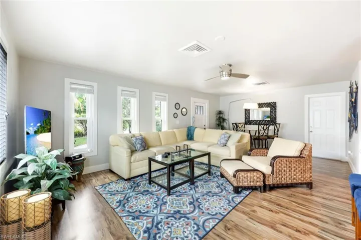 645 101st Ave N, Naples, Florida 34108