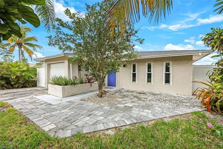 645 101st Ave N, Naples, Florida 34108