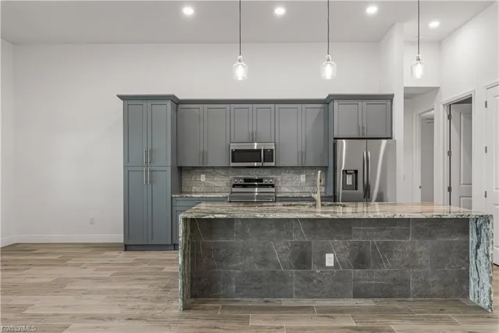 4107 Nw 37th St, Cape Coral, Florida 33993