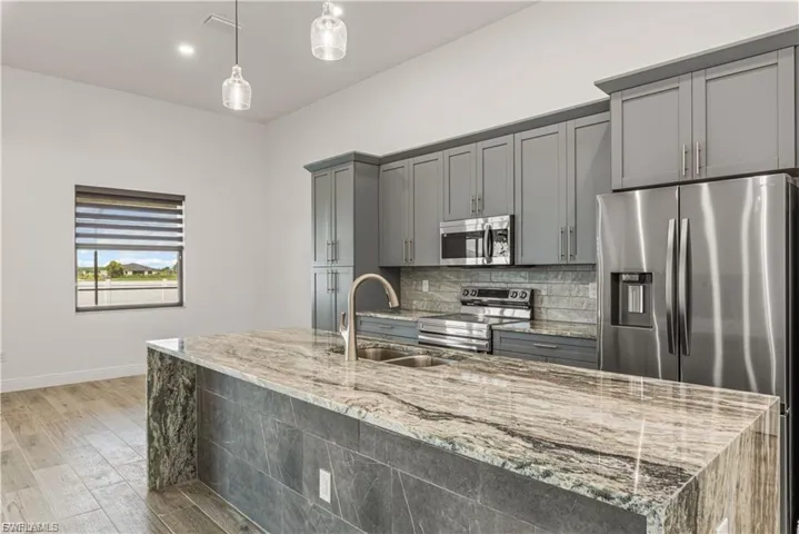 4107 Nw 37th St, Cape Coral, Florida 33993