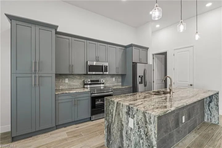 4107 Nw 37th St, Cape Coral, Florida 33993