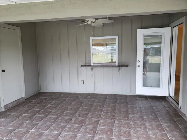 In patio to the door into house