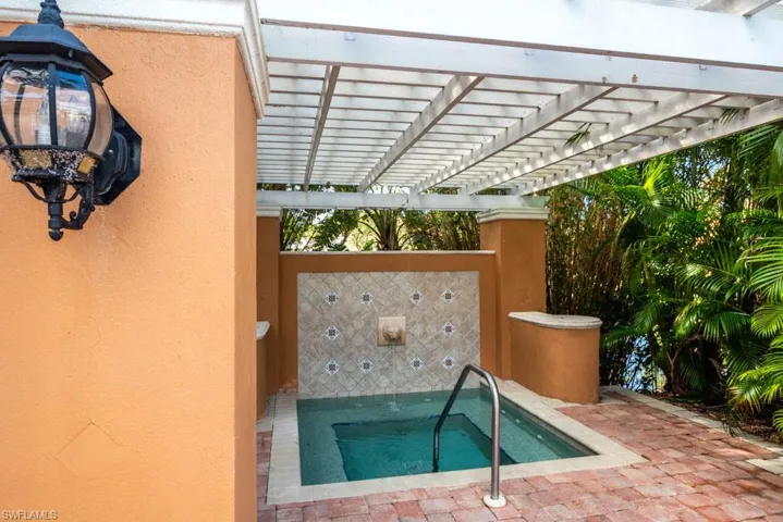 1240  Wildwood Lakes  BLVD, Naples, FL 34104