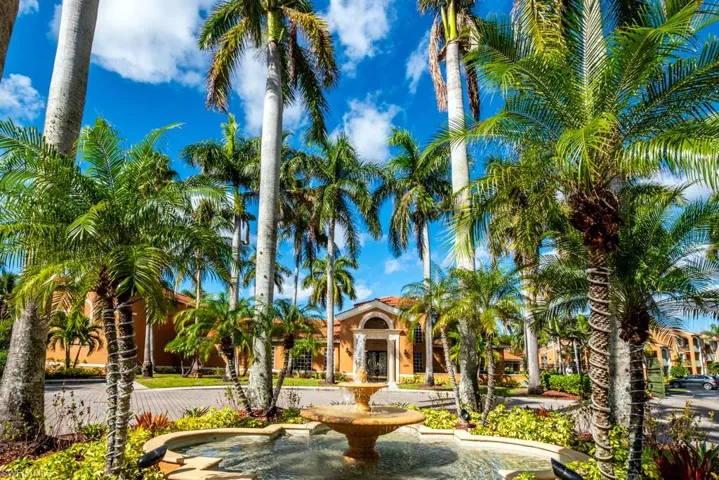 1240  Wildwood Lakes  BLVD, Naples, FL 34104
