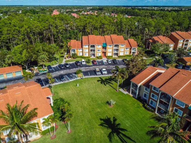 1240  Wildwood Lakes  BLVD, Naples, FL 34104