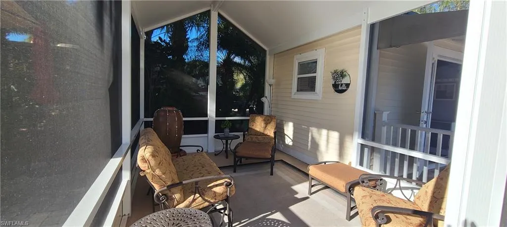 Sunroom / solarium featuring vaulted ceiling