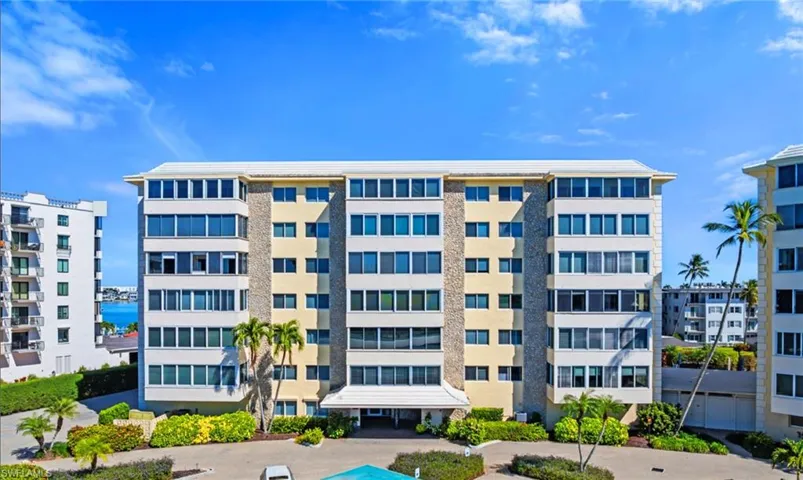 View of apartment building / complex
