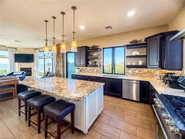 High-end throughout, Gas Range, Built-in Fridge
