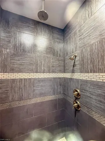 Primary suite walk-in shower