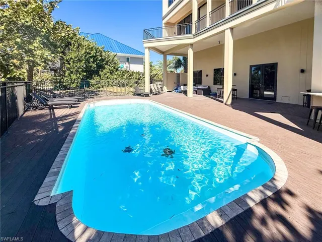 Pool & Deck