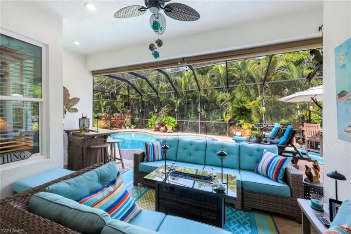 How inviting is this?  Comfort and cocktails await the discriminating buyers-Can it be you?