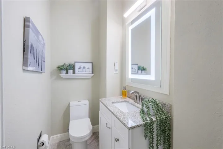 GBR-who would want to leave this most inviting and comfortable Guest BR?  W/full GBath close by...