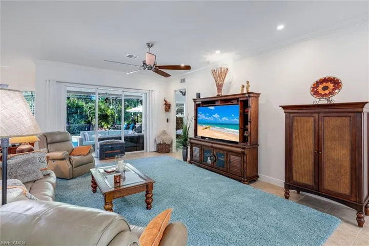 This is one Great Rm that is just one big Great Room...