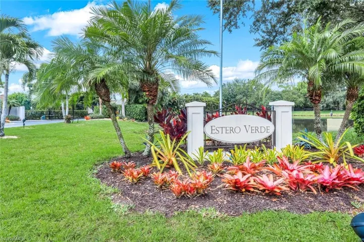Long and expansive entry area info the community