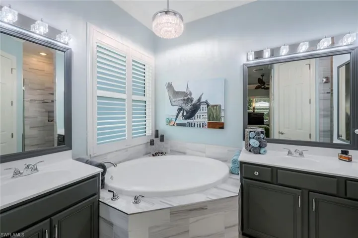 MBR w/Tray ceiling, Crown Moldings and updated double ceiling fan
