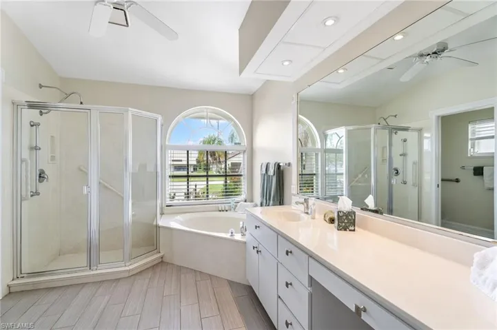 Primary en suite bathroom with soaking tub
