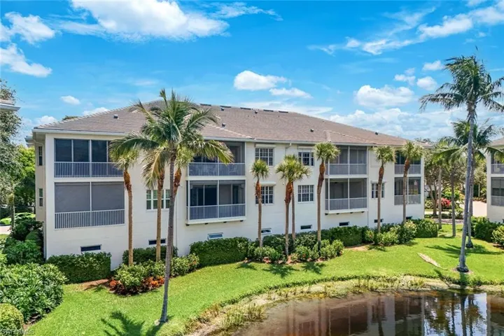 Picture of the back of the condo looking towards the lanais