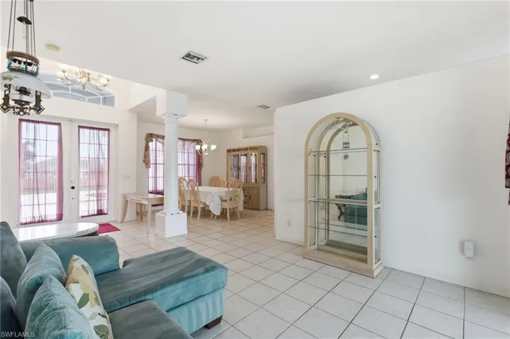 2103 Ne 5th Ter, Cape Coral, Florida 33909
