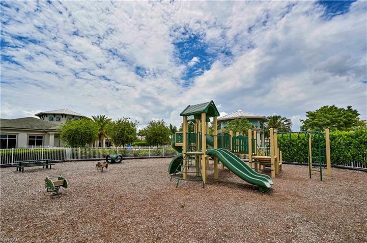 3245  Royal Gardens  AVE, Fort Myers, FL 33916