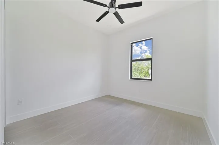Unfurnished room featuring baseboards and ceiling fan