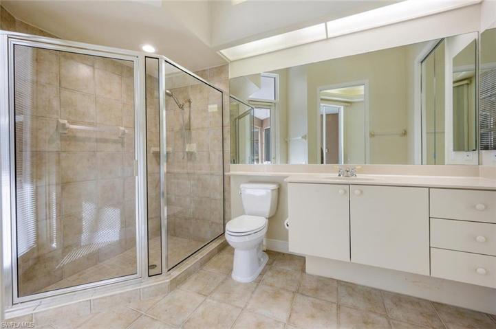Pool bath / 2nd master bathroom
