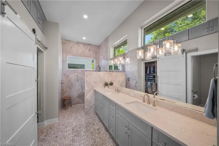 13661 Southampton Dr, Bonita Springs, Florida 34135