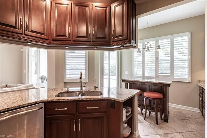 873  Grand Rapids  BLVD, Naples, FL 34120