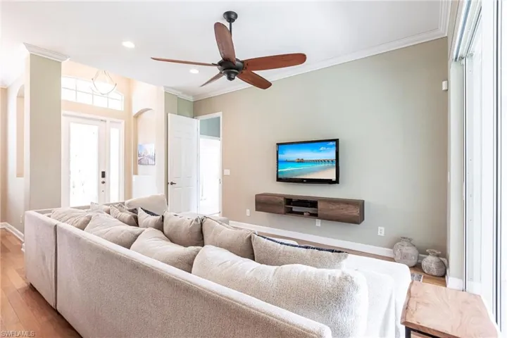 873  Grand Rapids  BLVD, Naples, FL 34120