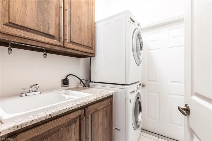 873  Grand Rapids  BLVD, Naples, FL 34120